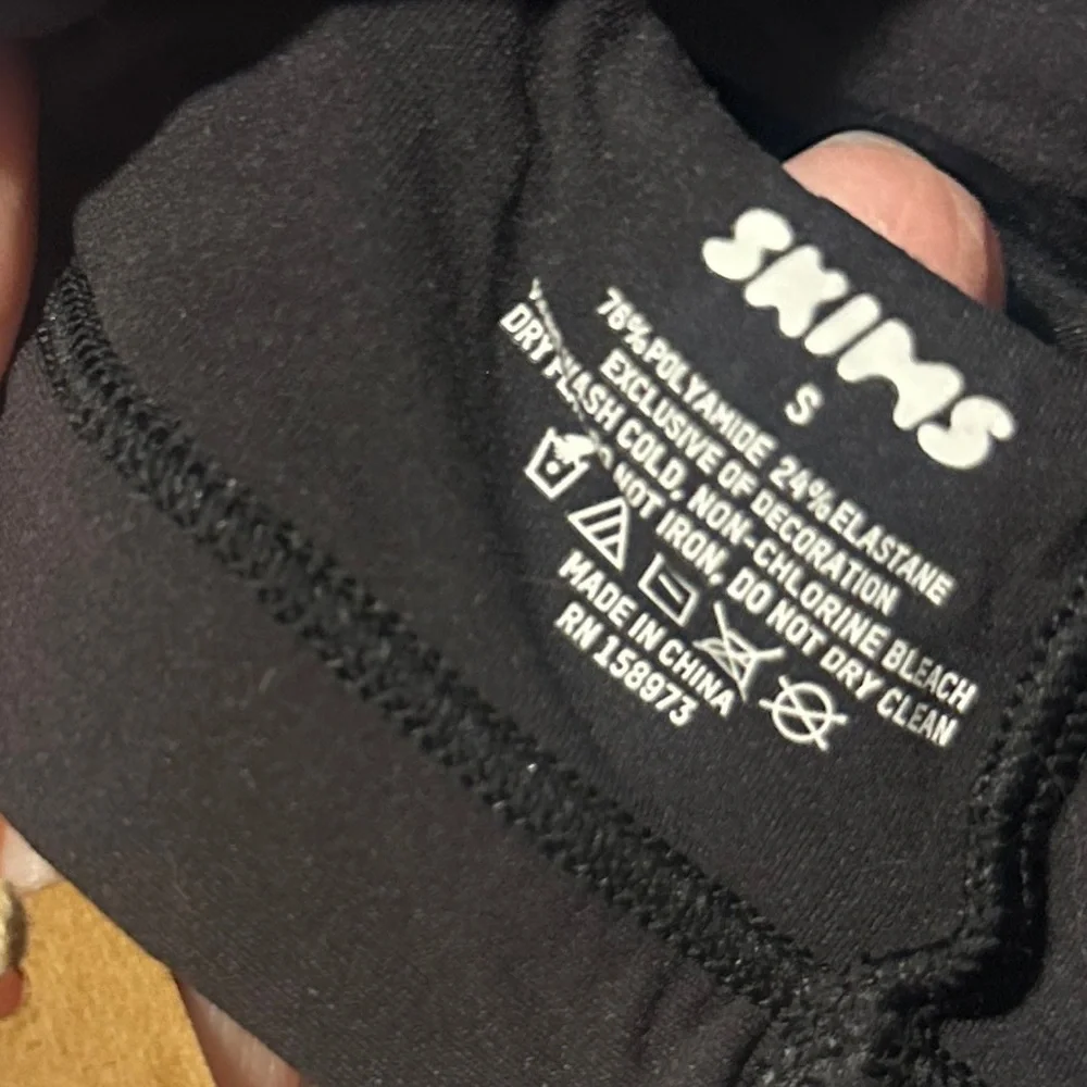 SKIMS Black Bralette Sports Bra Size S Minimal Stretch NWT - Picture 4 of 4
